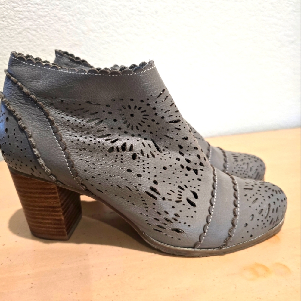 Like NEW L'artiste Grey Lace Design Leather Booties. Super Comfy.